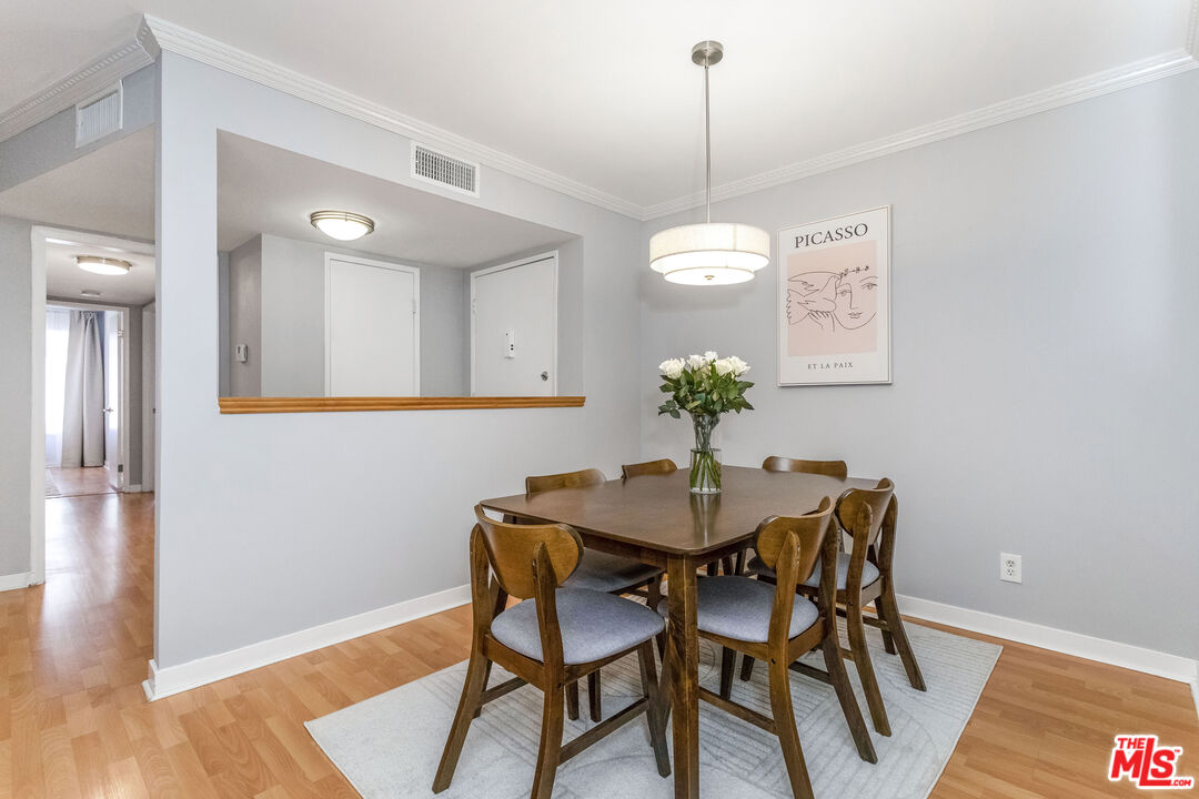 15080 Victory Blvd Unit: 204