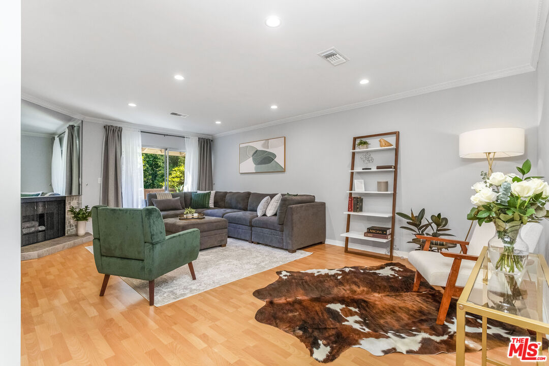15080 Victory Blvd Unit: 204