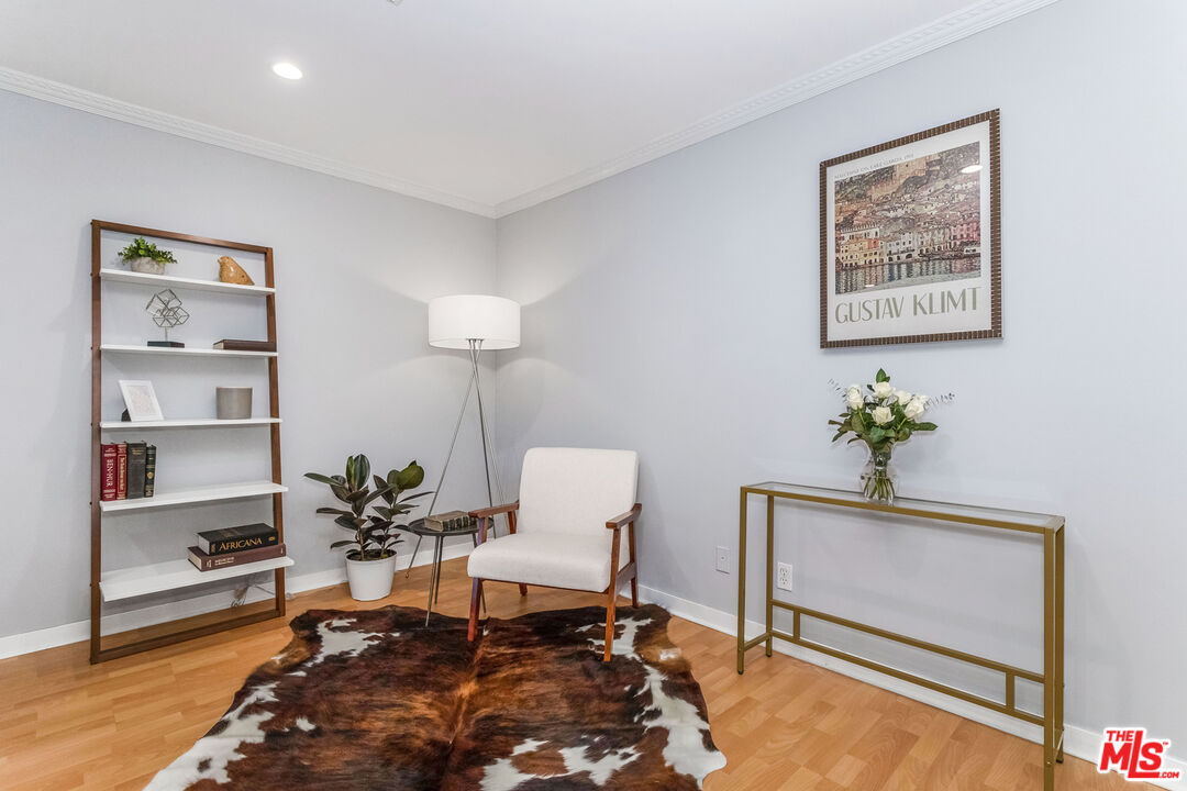 15080 Victory Blvd Unit: 204