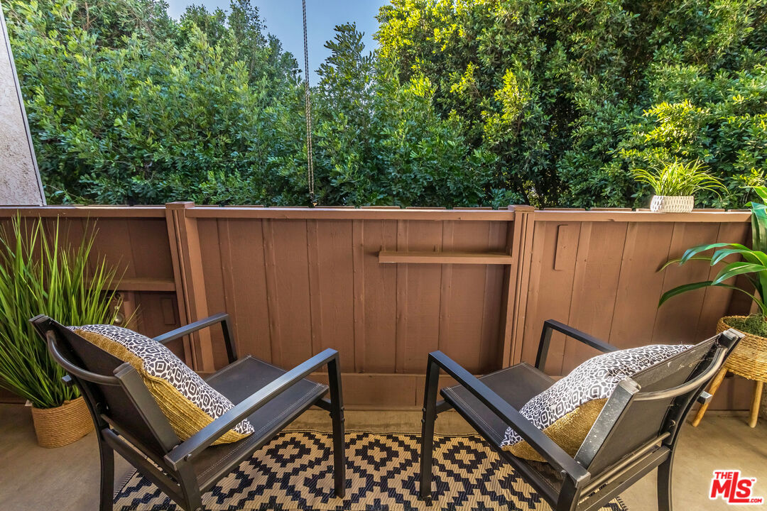 15080 Victory Blvd Unit: 204