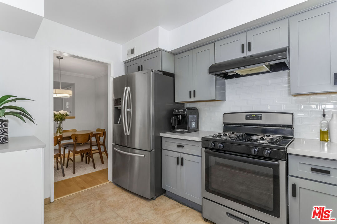 15080 Victory Blvd Unit: 204