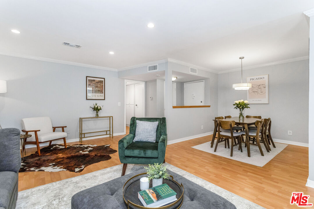 15080 Victory Blvd Unit: 204