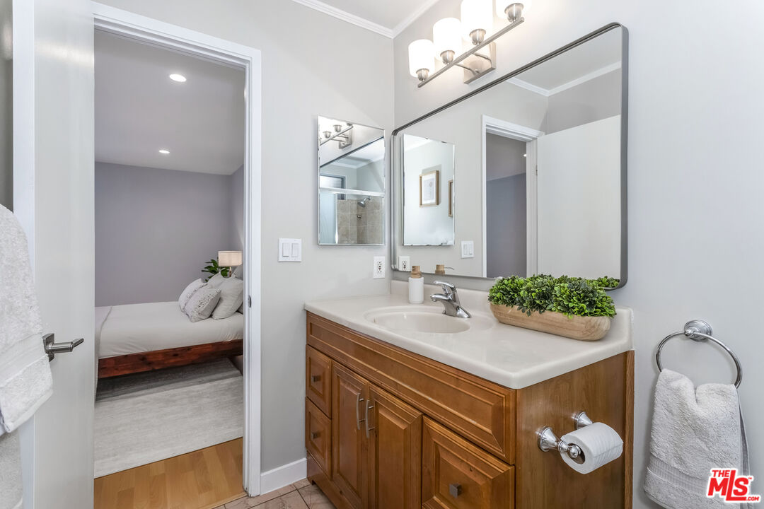 15080 Victory Blvd Unit: 204