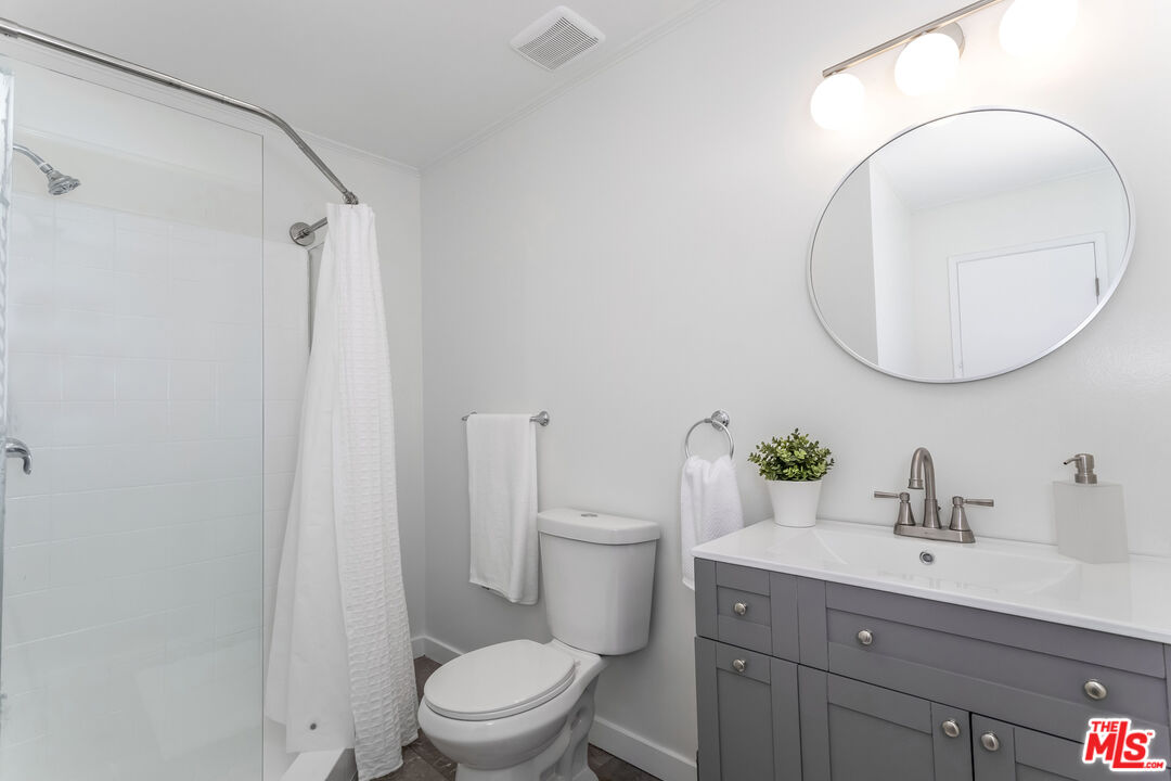 15080 Victory Blvd Unit: 204