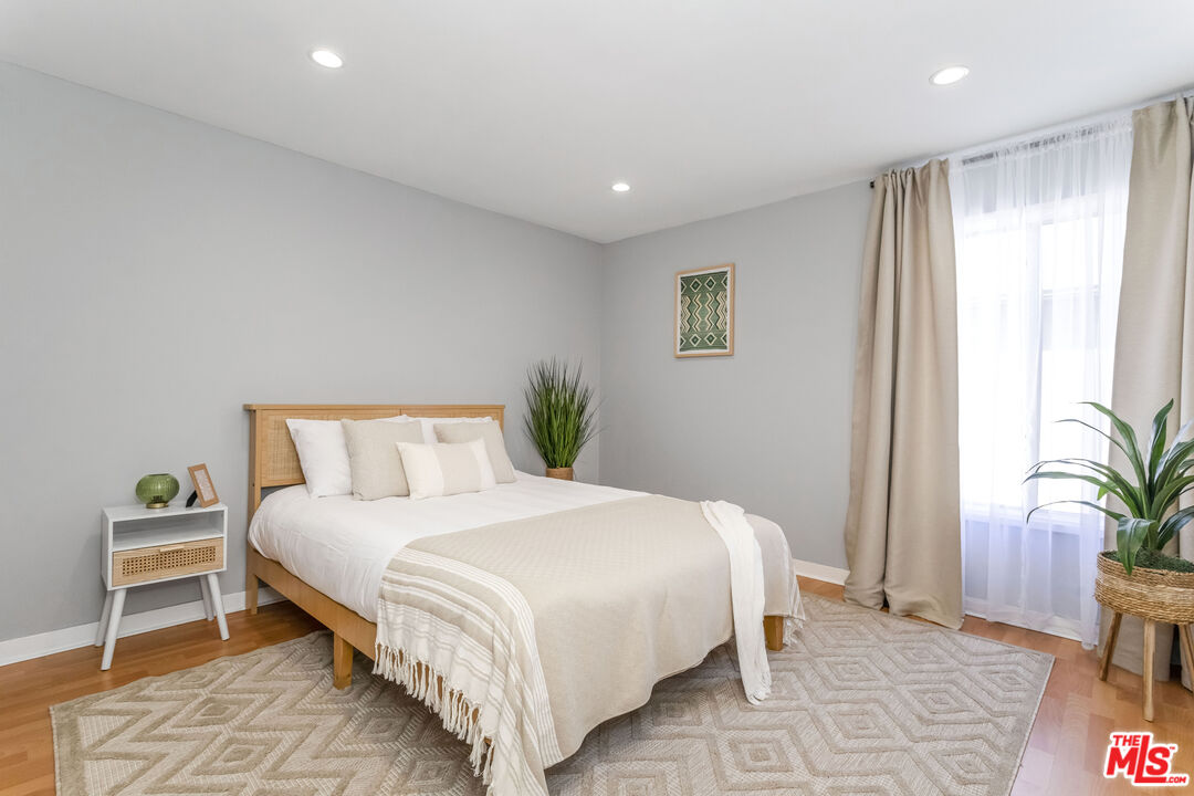 15080 Victory Blvd Unit: 204