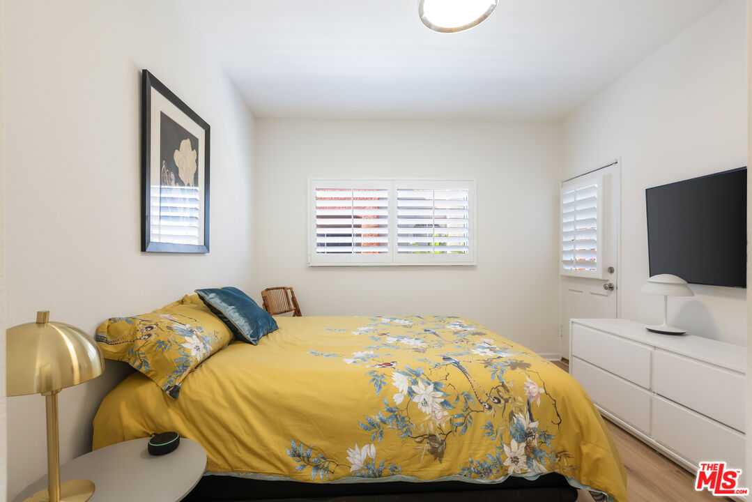 1957 N Bronson Ave Unit: 117
