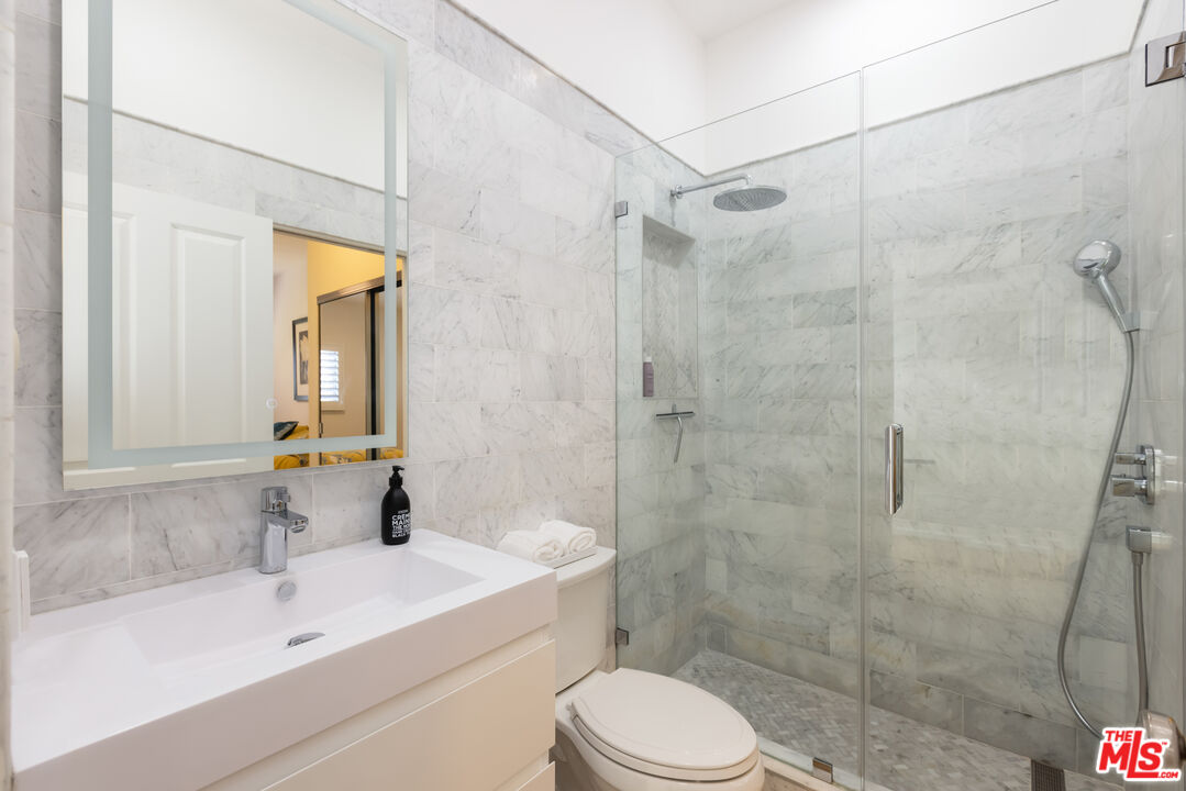 1957 N Bronson Ave Unit: 117