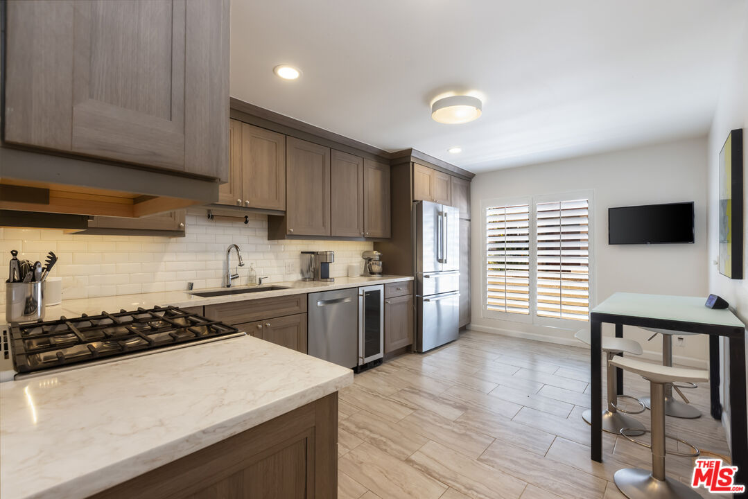 1957 N Bronson Ave Unit: 117