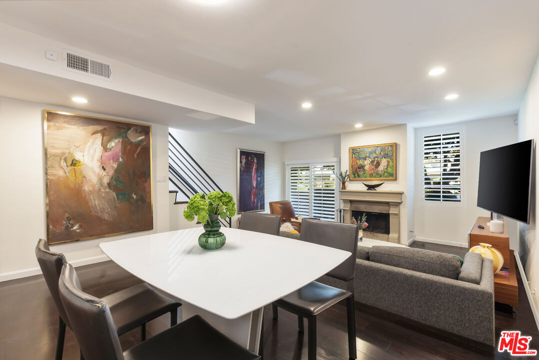 1957 N Bronson Ave Unit: 117