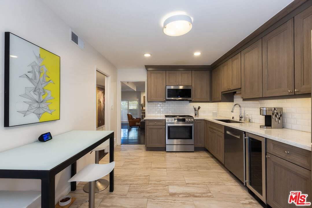 1957 N Bronson Ave Unit: 117