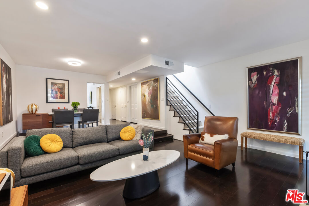 1957 N Bronson Ave Unit: 117