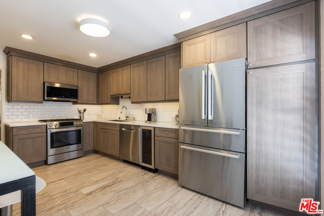 1957 N Bronson Ave Unit: 117