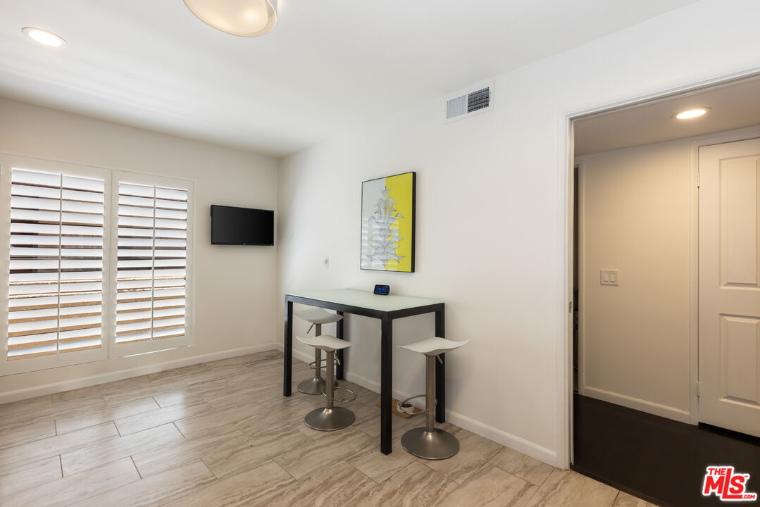 1957 N Bronson Ave Unit: 117