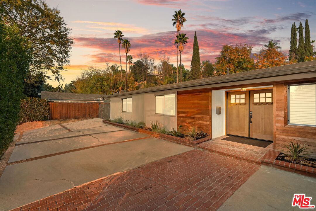 5712 Serrania Ave