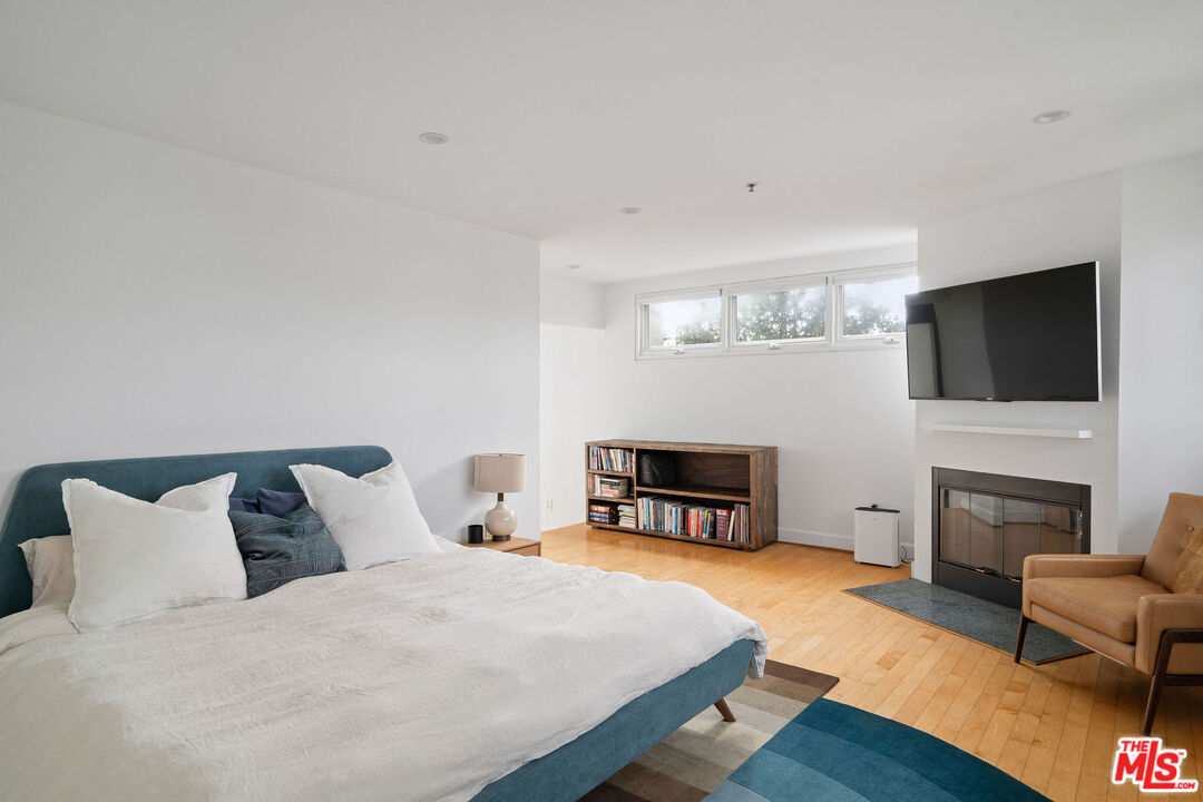 231 Bay St Unit: 4