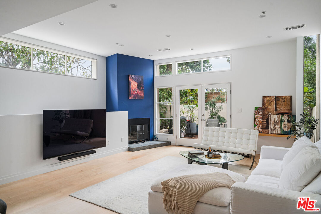 231 Bay St Unit: 4