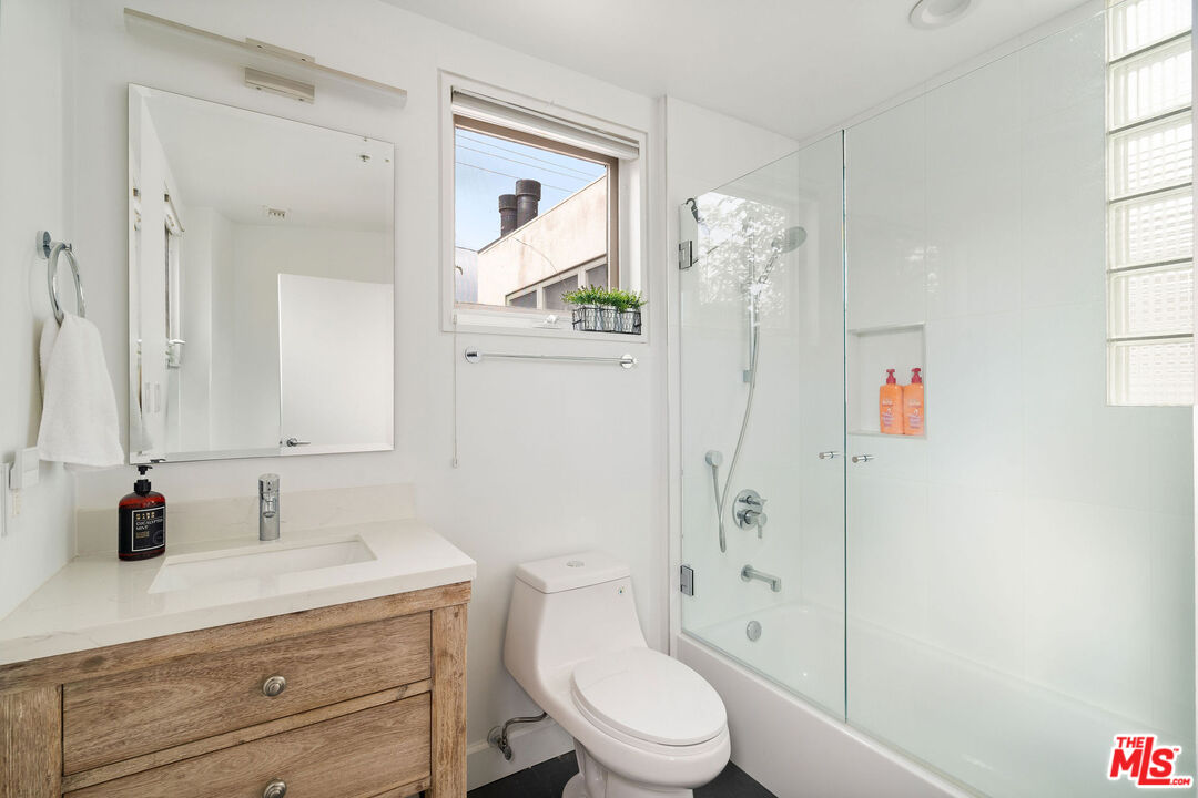 231 Bay St Unit: 4
