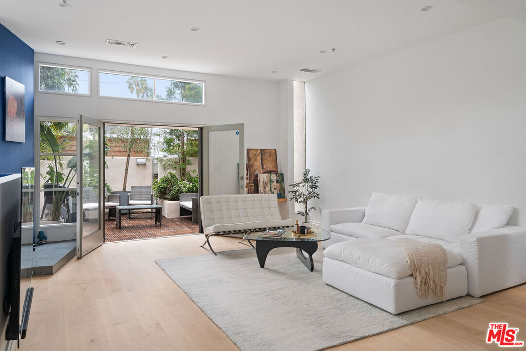 231 Bay St Unit: 4