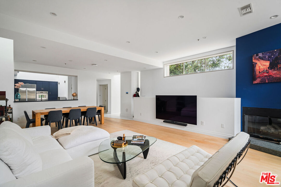231 Bay St Unit: 4