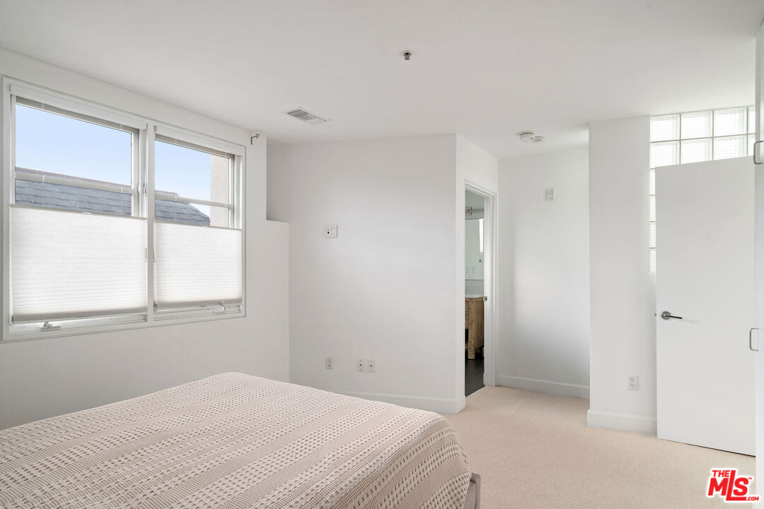231 Bay St Unit: 4