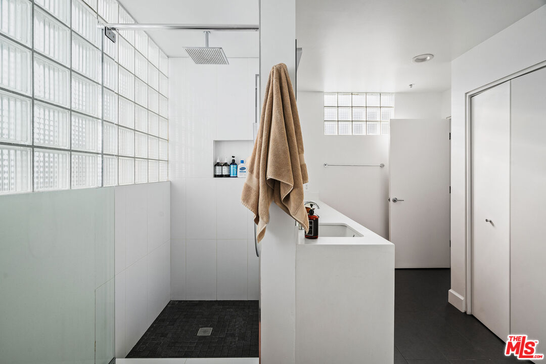 231 Bay St Unit: 4