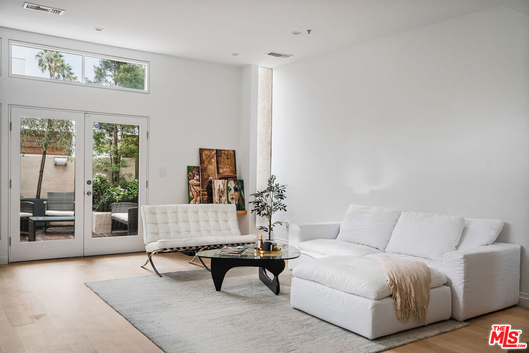 231 Bay St Unit: 4