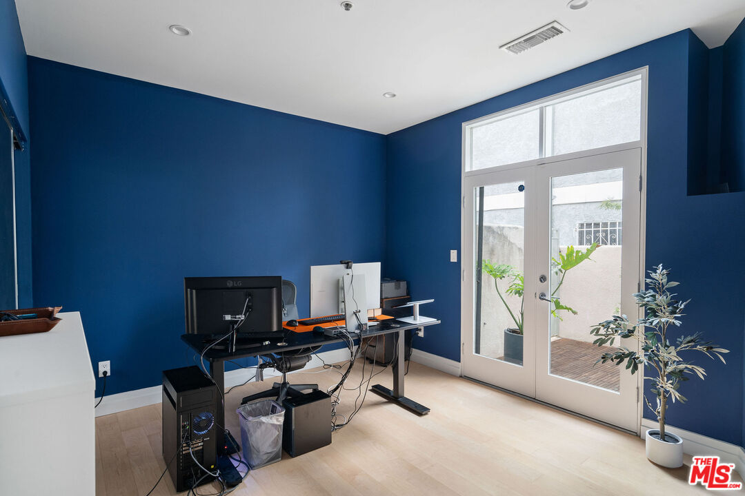 231 Bay St Unit: 4