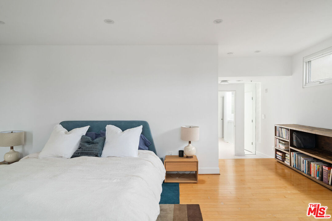 231 Bay St Unit: 4