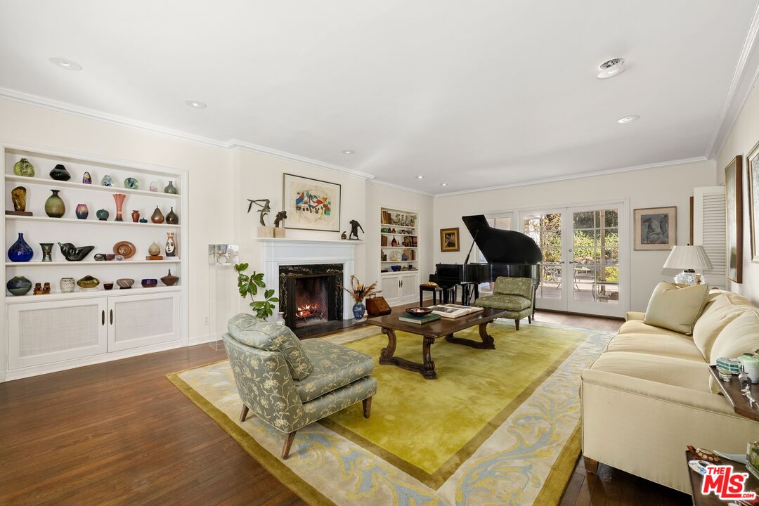 366 Comstock Ave