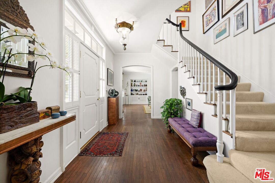 366 Comstock Ave
