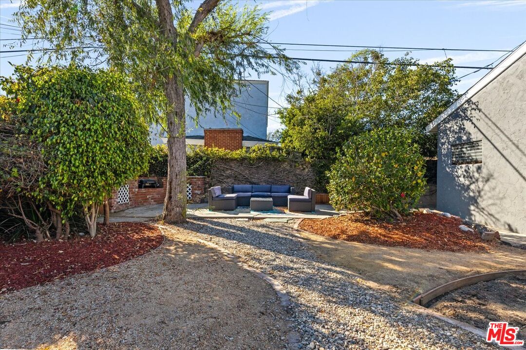 8027 Handley Ave