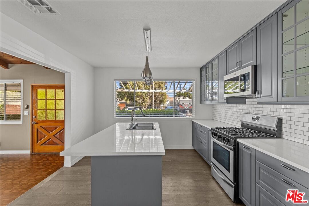 8027 Handley Ave