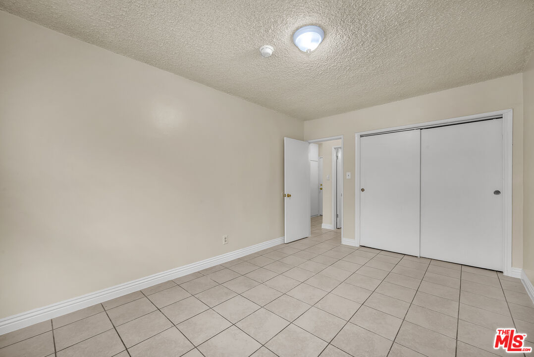 1087 W 39th St Unit: 3