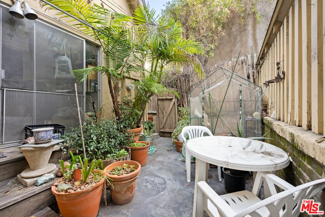 848 N Doheny Dr