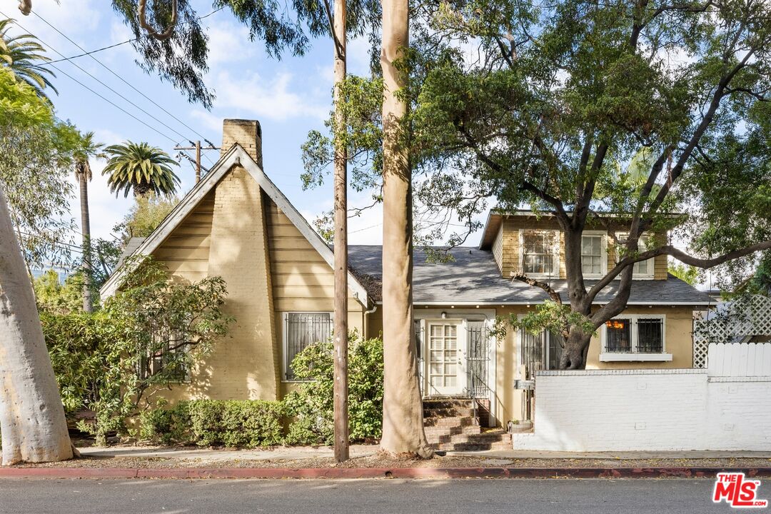 848 N Doheny Dr
