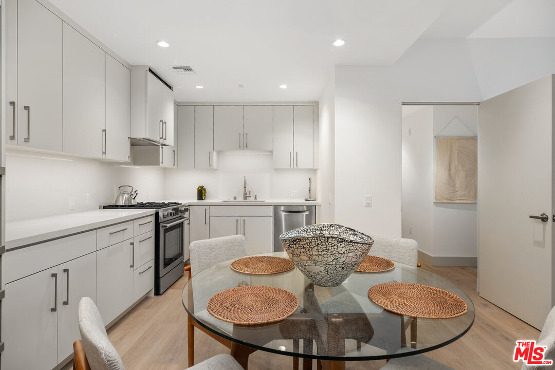 130 S Sepulveda Blvd Unit: 408