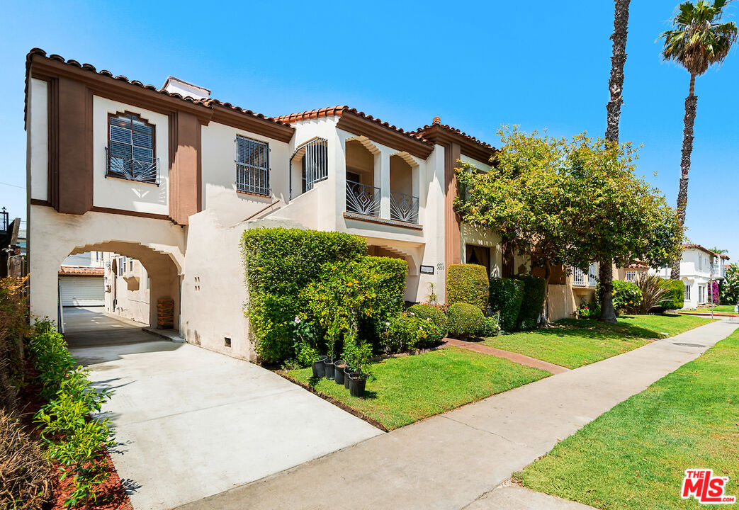 8641 W OLYMPIC BLVD