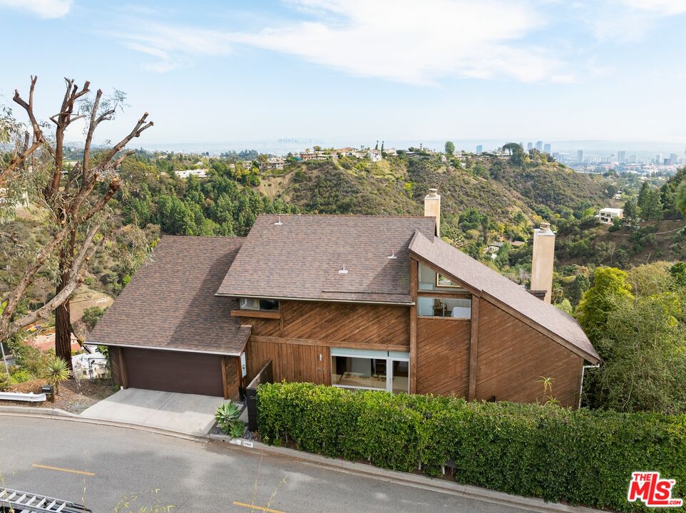 1260 Linda Flora Dr