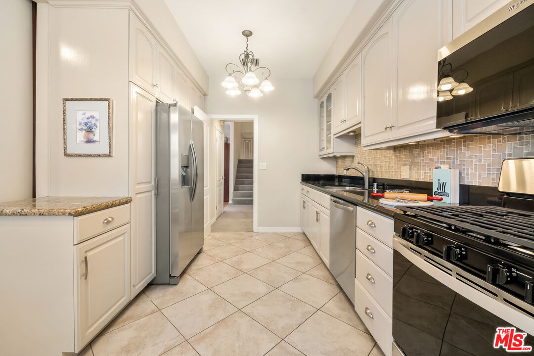 11760 Riverside Dr Unit: 2