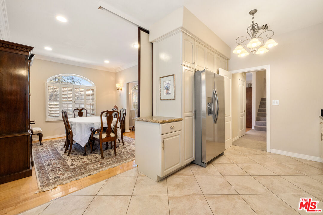 11760 Riverside Dr Unit: 2