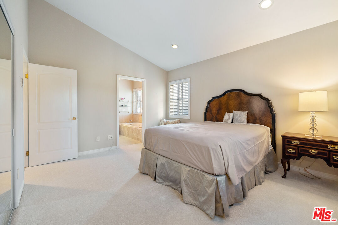 11760 Riverside Dr Unit: 2