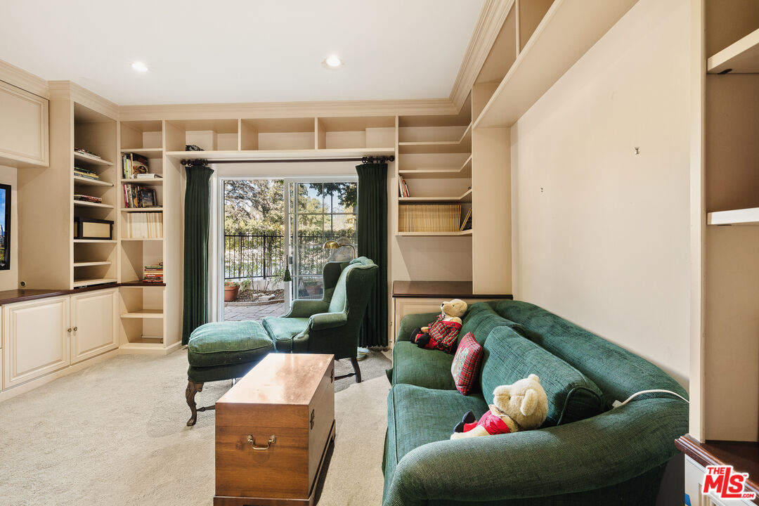 11760 Riverside Dr Unit: 2
