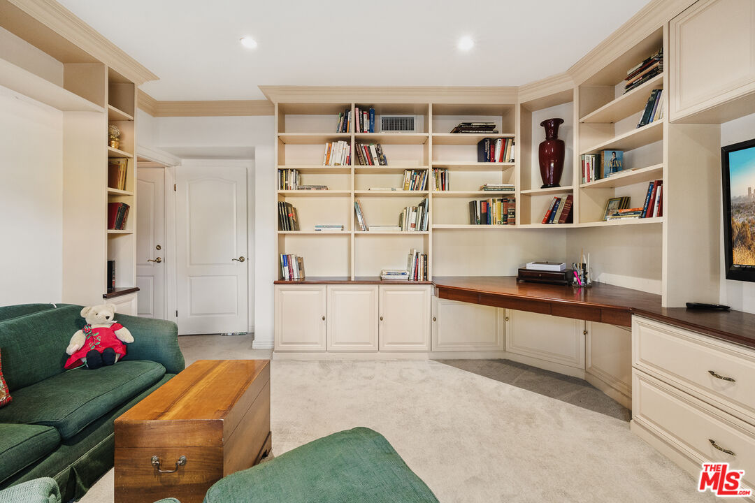 11760 Riverside Dr Unit: 2