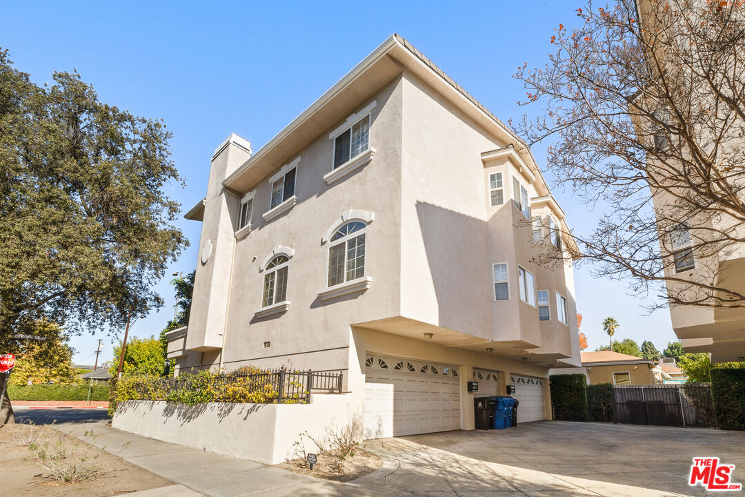 11760 Riverside Dr Unit: 2