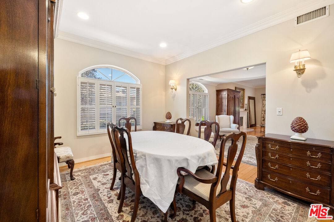 11760 Riverside Dr Unit: 2