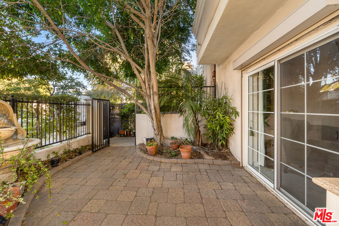 11760 Riverside Dr Unit: 2
