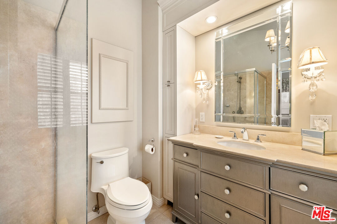 11760 Riverside Dr Unit: 2