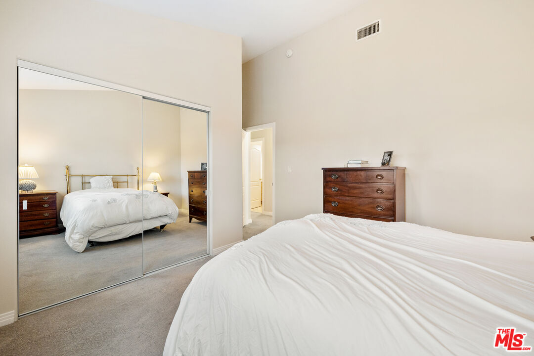 11760 Riverside Dr Unit: 2