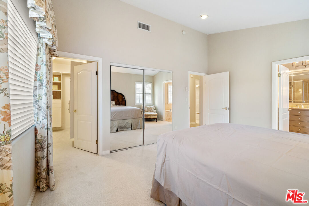 11760 Riverside Dr Unit: 2