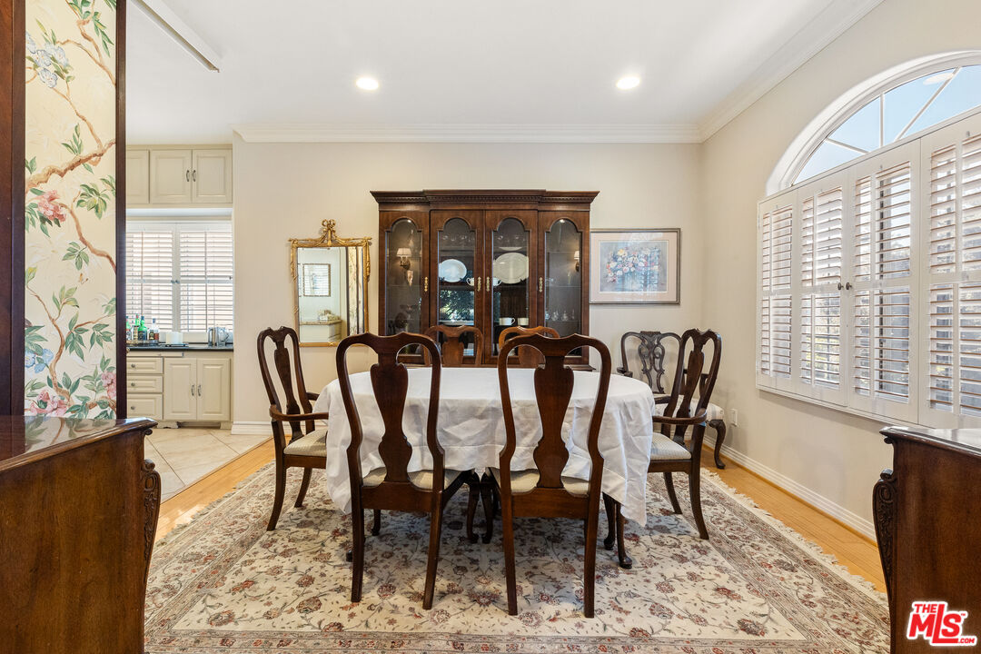 11760 Riverside Dr Unit: 2